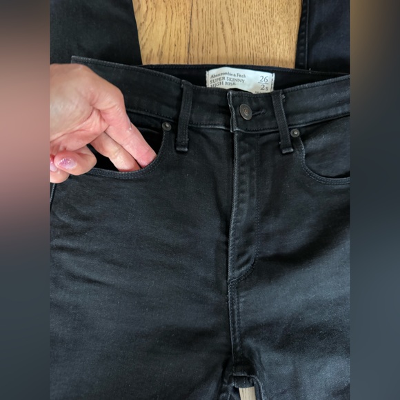 Abercrombie & Fitch Super Skinny High Rise Ankle Jeans SZ 2/26 Short Black - Picture 9 of 15